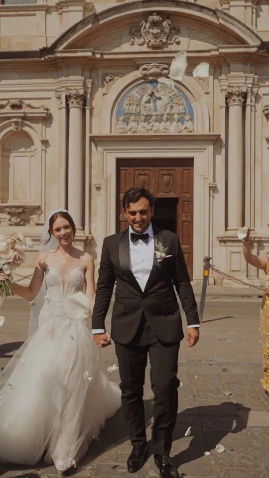 Thinking back to this fabulous wedding location @villa_corsini It was simply amazing‼️❤️

Wedding planner: @silvanapepe_events @giulialeprialbertiwp 
Bride: @nesbittkaitlyn 
📸 @argentieristudio_photography
Hair/Mua: @bridalmakeupandhairitaly
Catering: @class_ricevimenti
Flowers: @silviamatteraflowerdesigner
Live band: @pb_wedding_music_in_tuscany
.
.
.
#bride #sposa #sposabella #wedding #weddingmoments #weddingdress 
#truccosposa #truccomatrimonio #truccocerimonia #greenweddingshoes #lovemydress #flowerdesign #italianwedding #tuscanywedding #torredellagopuccini #sposabella #wedding2024 #realwedding #tuscanyweddingphotographer #italyweddingvideographer #tuscany #tuscanyweddingvideographer